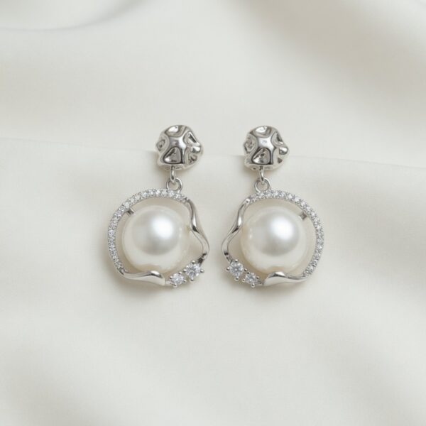 Fancy Earrings - Halo Pearl